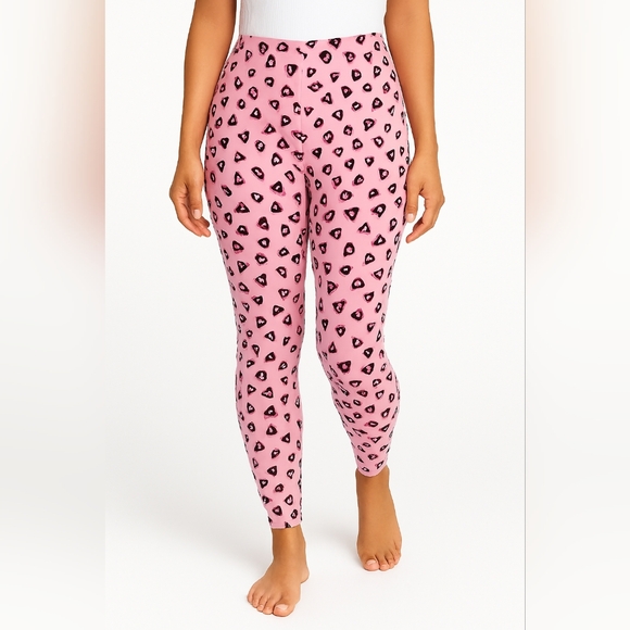 No Boundaries Pants - No Boundaries Pink Heart Pattern Leggings